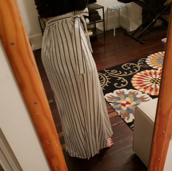 Airy long open skirt with shorts - Picture 2 of 6